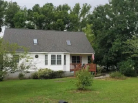 Cozy, Clean, and Comfortable 3 Bedroom/ 2.5 Bath Home in Sneads Ferry, Hotels in Stump Sound
