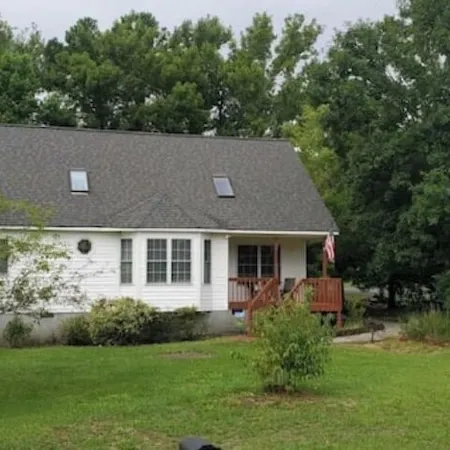 Cozy, Clean, and Comfortable 3 Bedroom/ 2.5 Bath Home in Sneads Ferry,