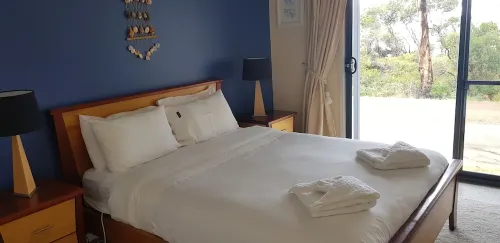 Roaring Beach Retreat - pet friendly, beachfront