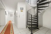 Heart of Queenscliff - Heritage Listed Ballroom Apartment 1