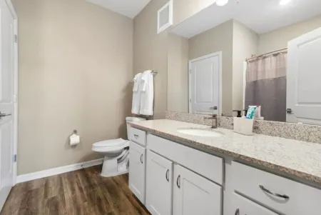 Chic 2 BD/2 BA Condo: Serene Escape in Melbourne