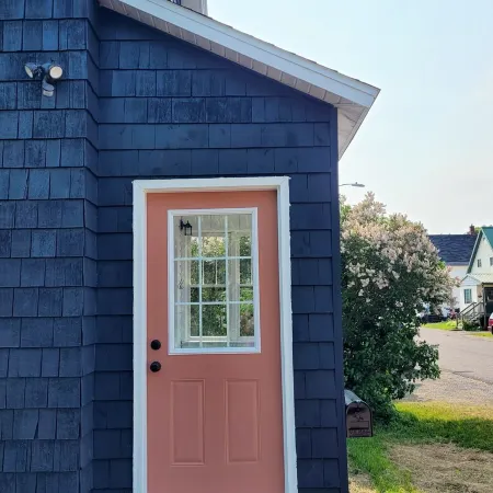 New! Tasteful, fresh 3BR on quiet street in Calumet