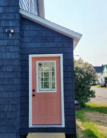 New! Tasteful, fresh 3BR on quiet street in Calumet