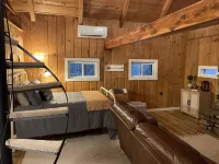 Tranquil Log Cabin adjacent to Mark Twain National Forest + minutes to the river