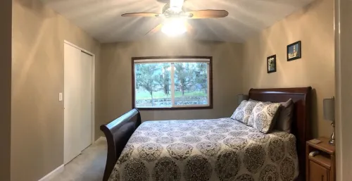 Single Story Chic', One mile from Downtown,  with Tesla 220v Outlet in Garage - balcony