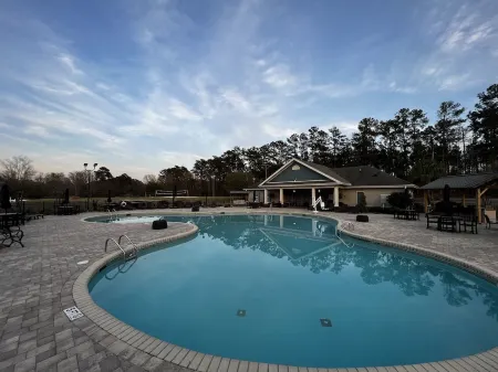 Lake Side Condo Getaway