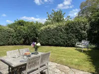 LOVELY 2 BEDROOM COTTAGE, GREAT LOCATION