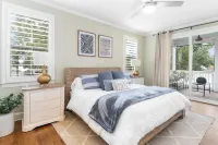 Gorgeous Lakefront Cottage at Reynolds Lake Oconee in highly desired Marina Cove