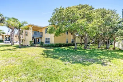 Beach Life, ground floor, quiet &clean. 2BR 2 Bath