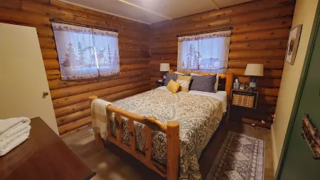 Huckleberry Cabin ~ Fish, Ski, Golf, Play, Relax!  St Regis, Montana