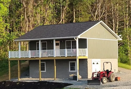 RiverView Cabin 2 Bedroom/1 Bath, Deck w/Hot Tub & Beautiful View/Fire Pit/Grill