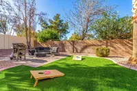 Luxurious 6-Bedroom, 3 Bathroom with Heated Pool Sleeps 18!