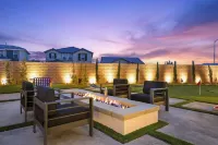 Beautiful Villa + Large Backyard,Putting Green & Game Room,Indoor+Outdoor Games