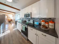 Vintage Experience - Mid Century Retro Retreat- 2 Bedroom in Central Sioux Falls