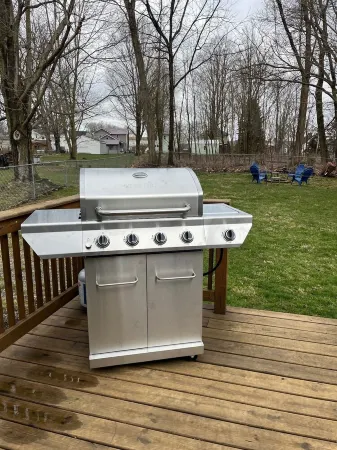 Updated & Clean Dog Friendly Cottage - Walk to Chautauqua Lake. Beautiful views!