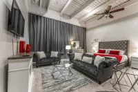 Overnight Event Venue & Loft in downtown Mitchell فنادق في Davison County
