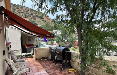 Spacious Home, Vintage Charm Отели в г. Бисби