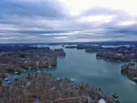 Lakefront Pet friendly with Hot Tub & Private Dock