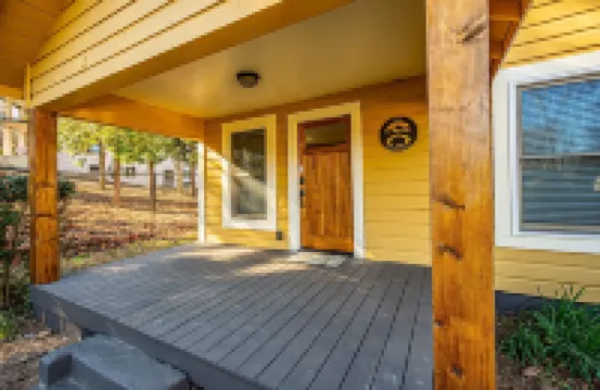 Cozy 2 Br, 2 BA Cottage in Downtown Dahlonega!