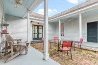 1880's Cozy Cottage, close to Historical Downtown. Sleeps up to 63B3B-pets OK