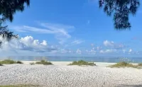 "Walk On The Beach " house~3 bed, heated pool, 3min walk to the Bean Point Beach Hotels in Anna Maria