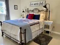 Lunas Flat  145 :Spotless, Sweet, Cozy & Comfy. Just renovated.