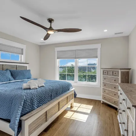 1 Block 2 Beach, Steps to Town, Linens/towels incl