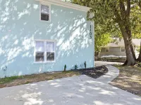 The Hideaway: 2 Bedroom 2.5 Bath, blocks to ocean.