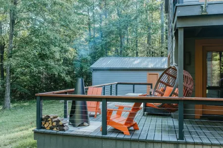 Enjoy the peace & quiet of beautiful Nashville, Indiana.