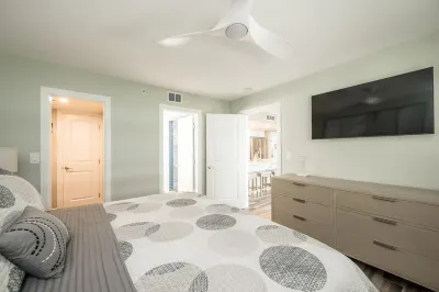 Welcome To Poseidon Too - A Newly, Completely Renovated Condo @ Sunrise Suites!