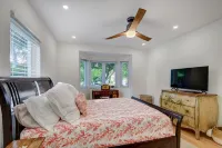 Beautiful Pool Home on Golf Course, with Intracoastal Views, 1 Mile to the Beach
