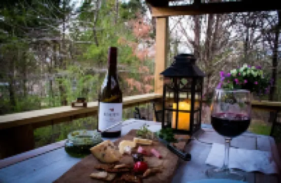 Lake Texoma wooded retreat near Marina Del Rey