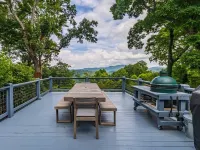 The Red House: Panoramic Views and Walk to Town ハイランズのホテル
