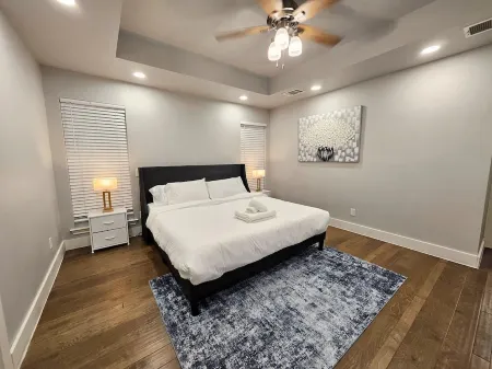 4B/2B Carrollton, TX - Contemporary Central Comfort Отели в г. Кэрролтон