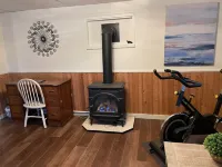 Montana Forest Retreat, Easy Walk to Flathead Lake, 1.5 Acres Fenced for Dogs!