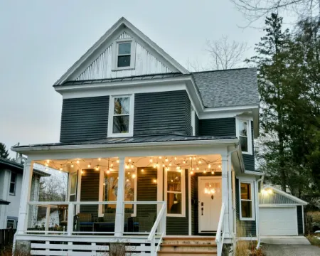 Historic Home w/ 2 King Beds & Fast Wifi Near Dwntn & Granite Peak Skiing/Hiking Hotels in Wausau