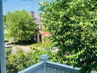 Historic Geneva Row House near Hobart William Smith Colleges and Linden Street. 杰尼瓦酒店