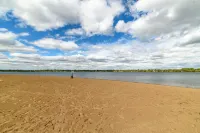 Sunset Retreat 4 Seasons Lake Home - Pedal Boat, Canoe & Kayak