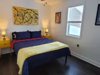 Style-Ish 2 bed lower with all season sun room Hoteles en Ishpeming