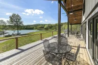 Lakefront Escape at Summer Breeze w/ Private Dock w/ Kayaks