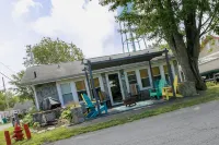Happy Harbor:  cute cottage 1 block from Indian Lake.