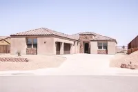Single Family 5 BR / 3 BA Home, SpaciousCovered Patios, Jacuzzi Under the Stars! Hotels near Village Center