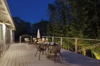 Modern Luxury Home by Russian River - Private Hot Tub, Office, EV Charger, Deck!
