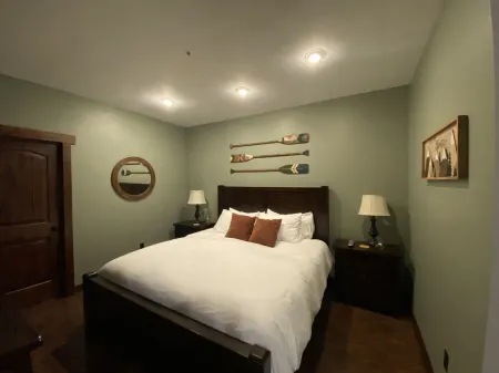 Packer's Roost - Downtown Whitefish