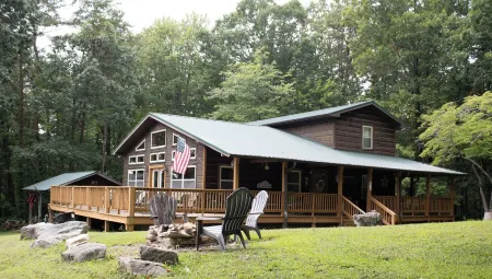 Cabin with beautiful mountain and valley views