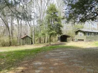 Primo location, Unique layout with lots of privacy, bring your pup! Hotels in Hiawassee