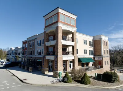 Lovely 1 king bedroom dwnt moneta on-site restaurant Hotels in 