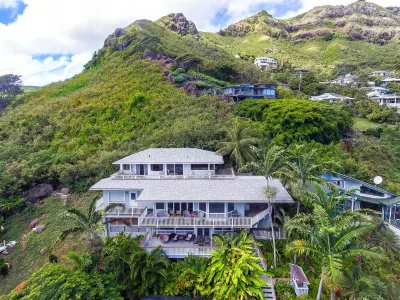 Viewhouse in Lanikai  BEST LOCATION ,  LANIKAI NUC 90/BB -0108 Hotel dekat Kailua Beach