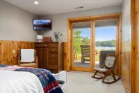 Relax by the Lake! - Shorter May/June Stays Available 해밀턴 대학 주변 호텔