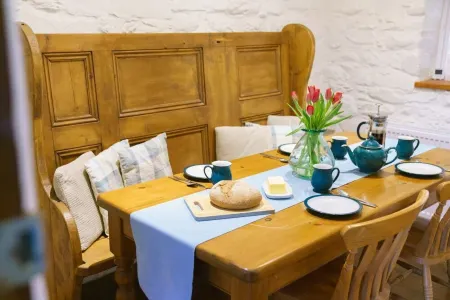 Cosy Cottage in a Beautiful Welsh Valley Отели в г. Абериствит